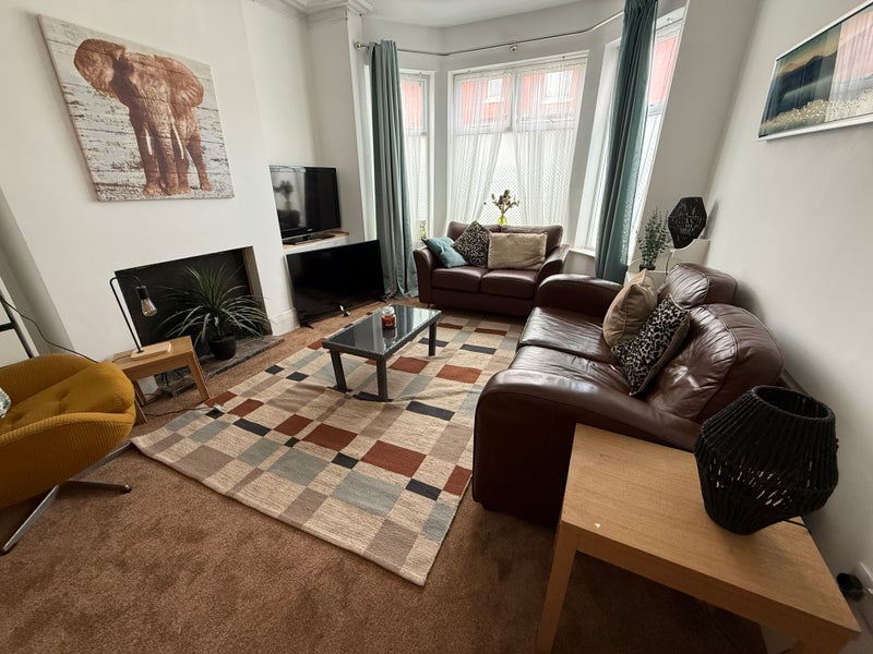 Room Gordon Road in Salford