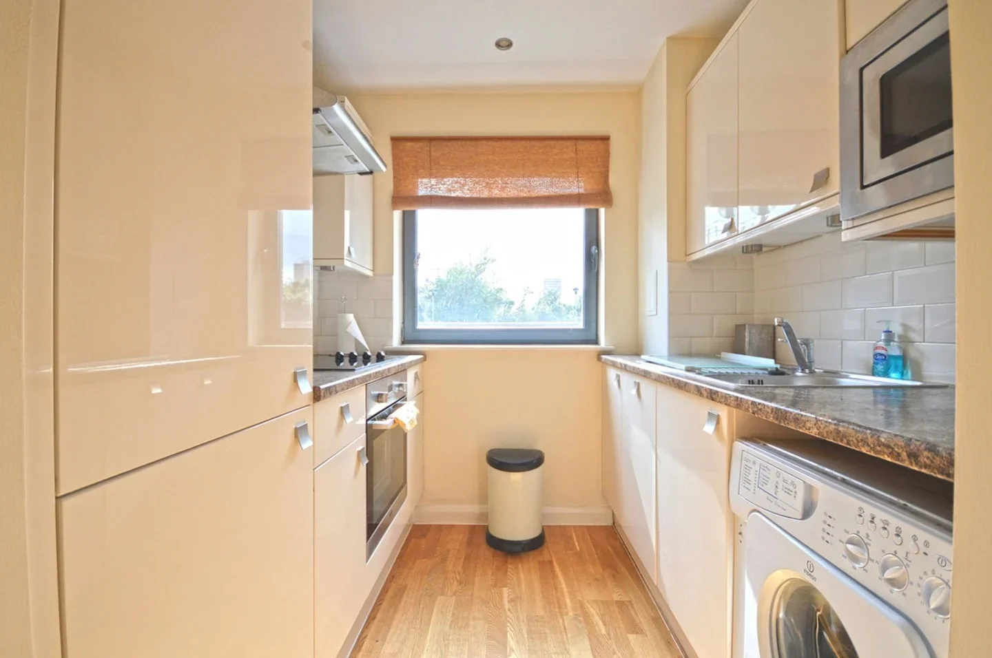 Flat Devonport Street in Greater London