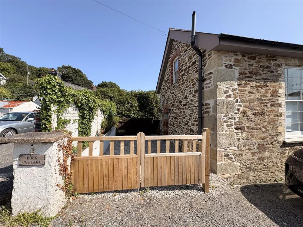 House Pentewan Road in London Apprentice
