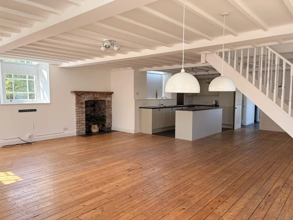 House Pentewan Road in London Apprentice