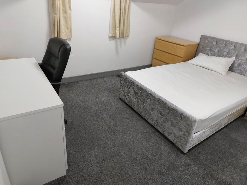 Room Manchester Road in Manchester