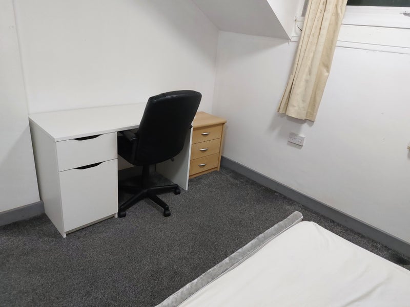 Room Manchester Road in Manchester