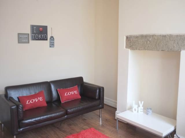 Room Bankfield Road in Leeds