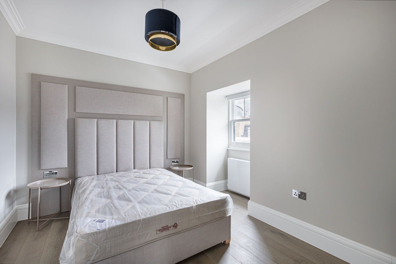Flat Collingham Road in Greater London