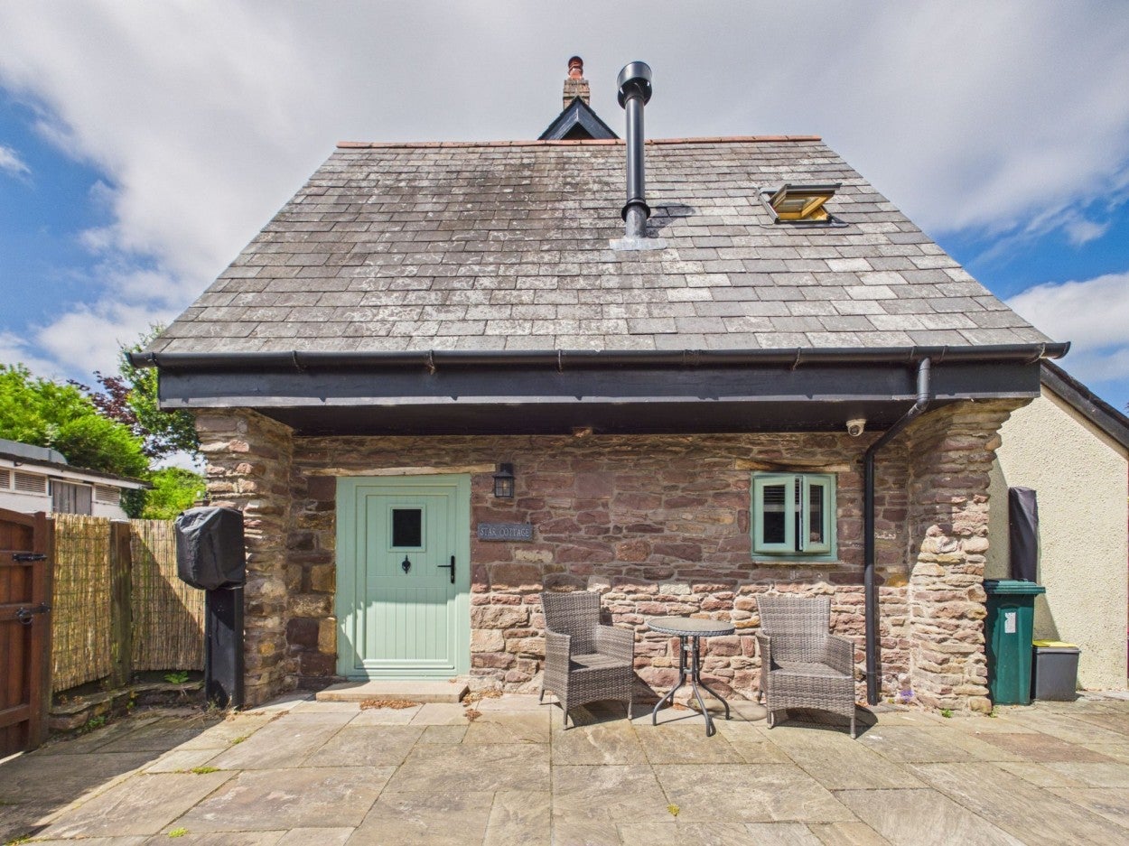 House Old Abergavenny Road in Mamhilad