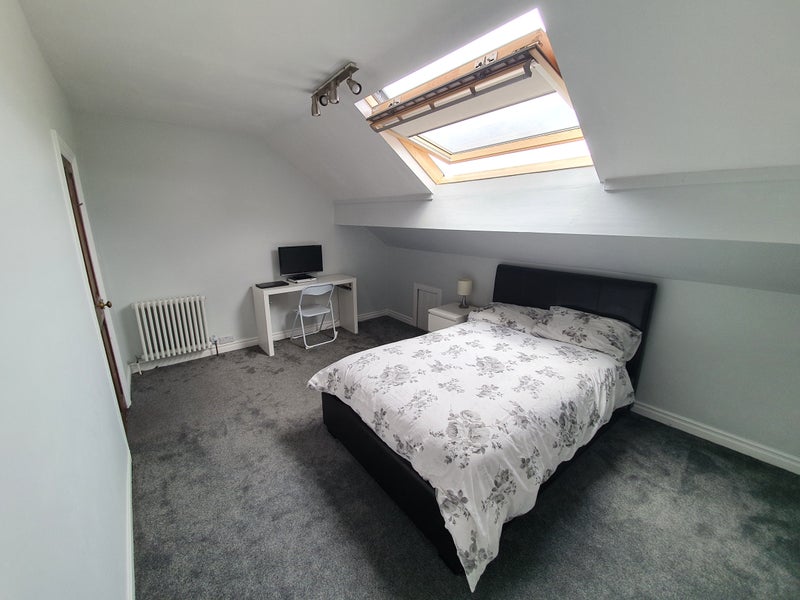 Room Ash Grove in Leeds