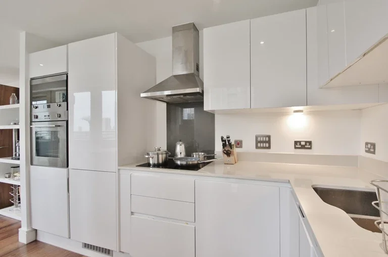 Flat Hammersmith Road in Greater London