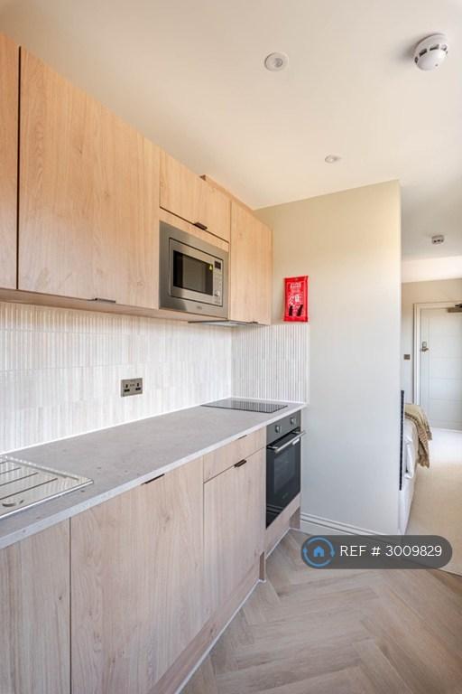 Room Rawdon Road in Maidstone