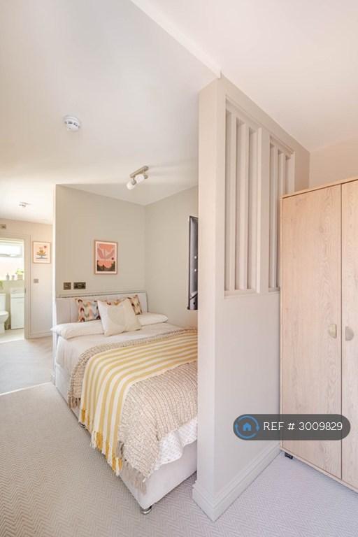 Room Rawdon Road in Maidstone