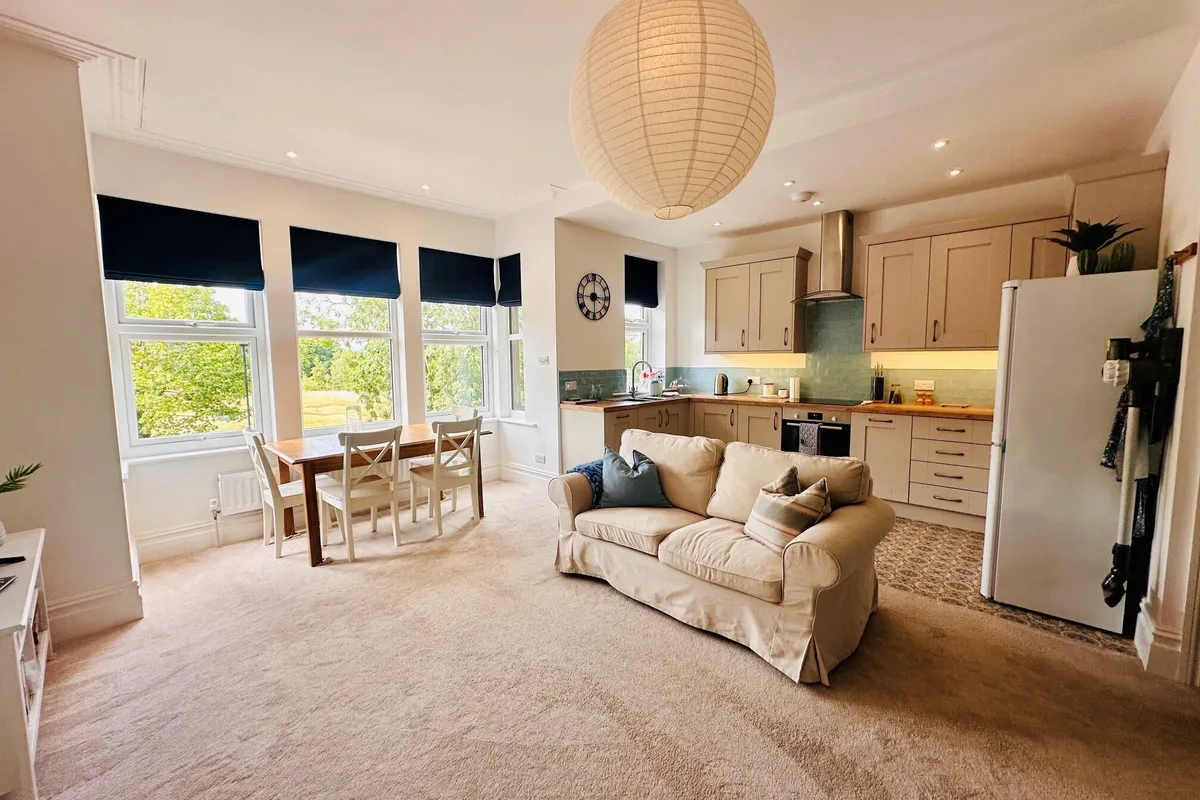 Flat Harlow Moor Drive in Harrogate