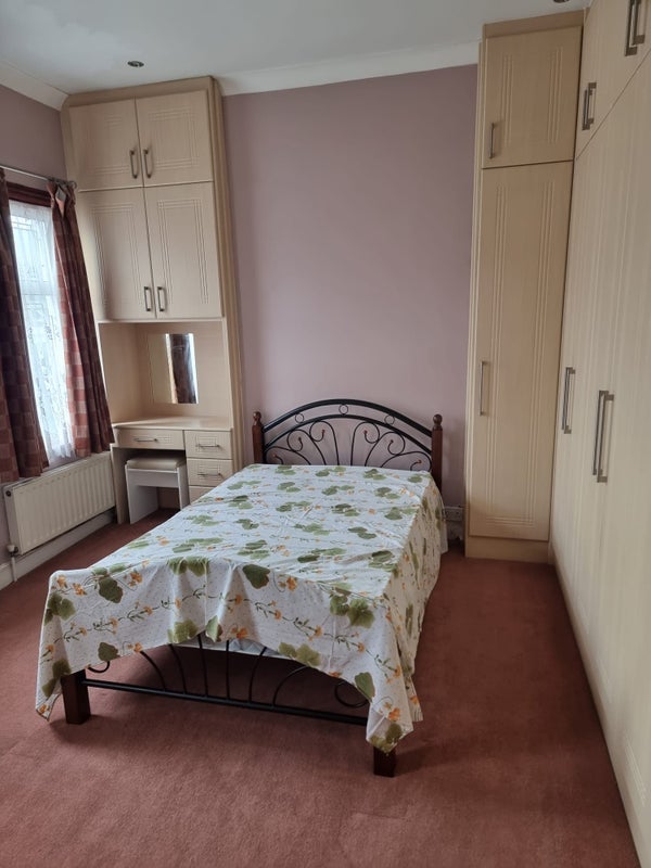 Flat Clova Road in Greater London