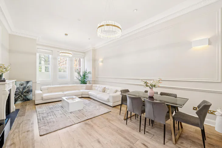 Flat Sloane Gardens in Greater London