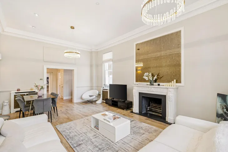 Flat Sloane Gardens in Greater London