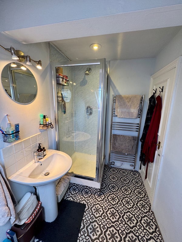 Room Dorothy Road in Greater London