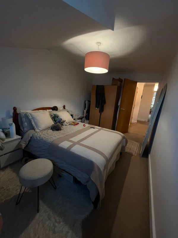 Room Willowbrook Road in Greater London