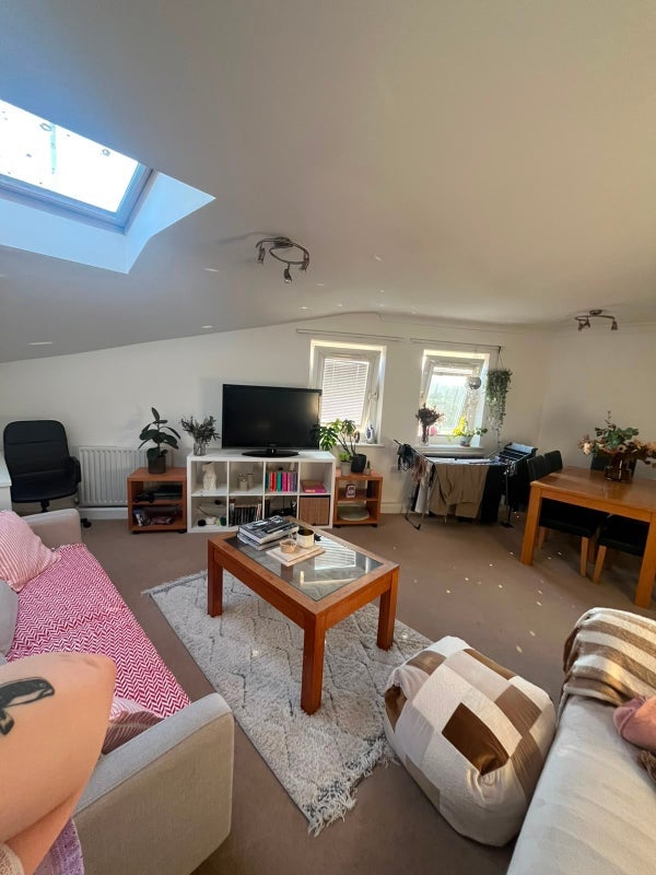 Room Willowbrook Road in Greater London