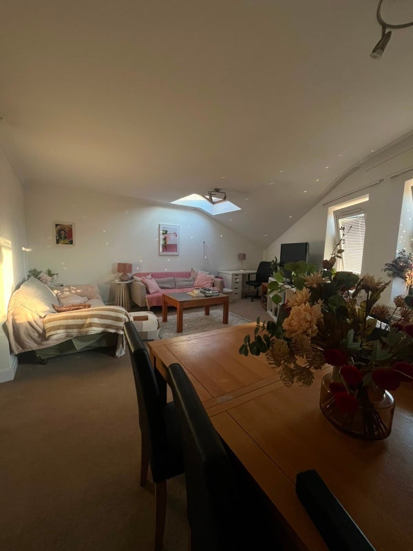 Room Willowbrook Road in Greater London