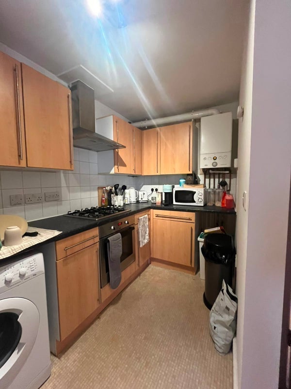 Room Willowbrook Road in Greater London