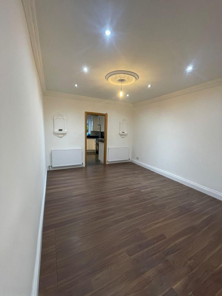 House Sandhurst Drive in Greater London
