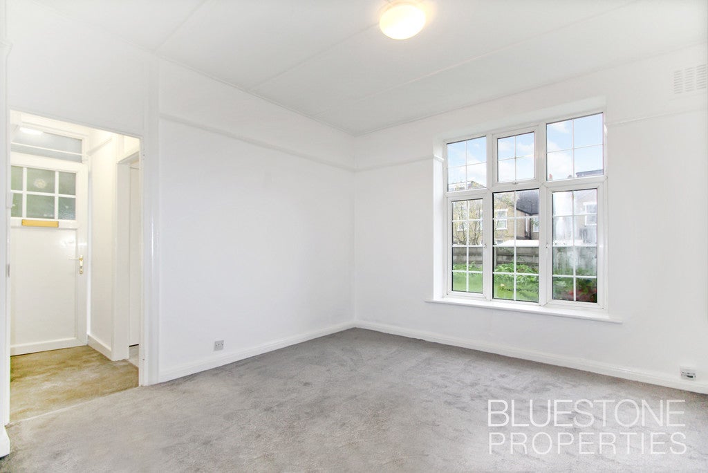 Flat Wellington Road in Greater London