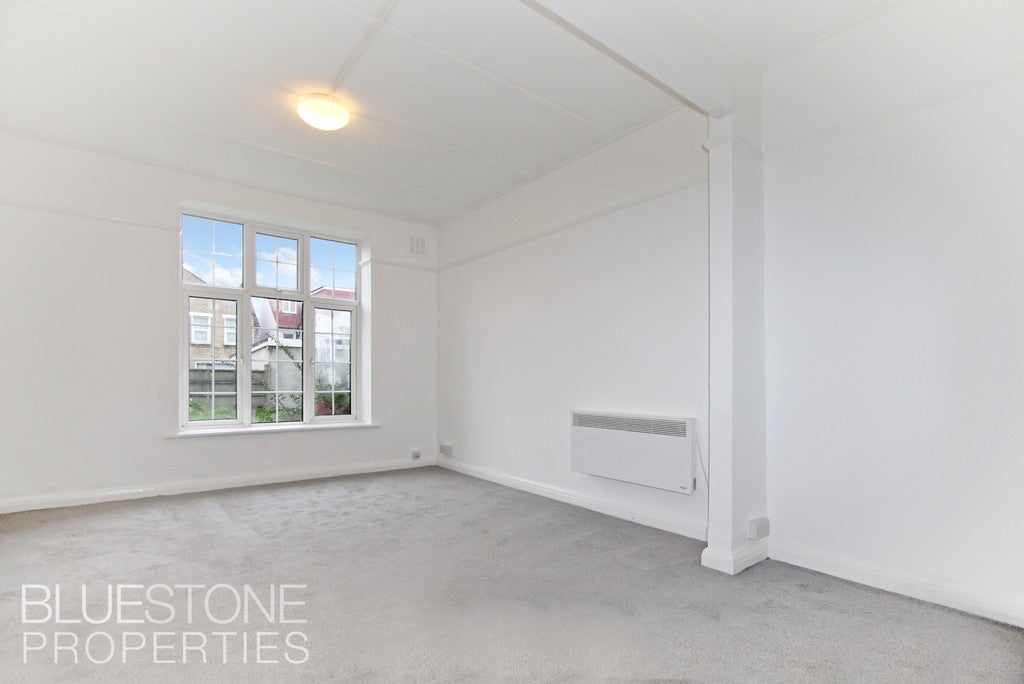 Flat Wellington Road in Greater London
