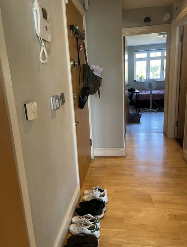 Flat Long Lane in Greater London