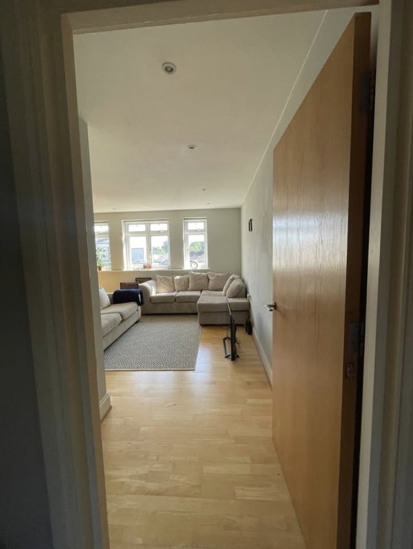 Flat Long Lane in Greater London