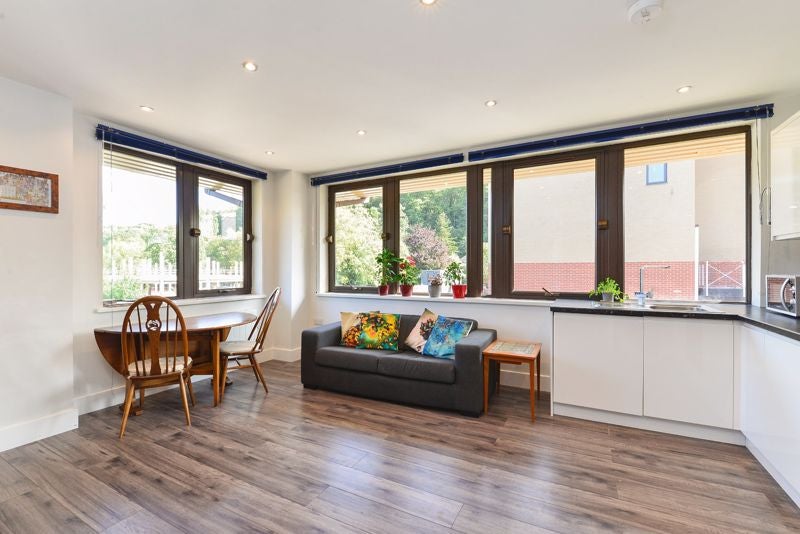 Flat Woolsack Way in Waverley