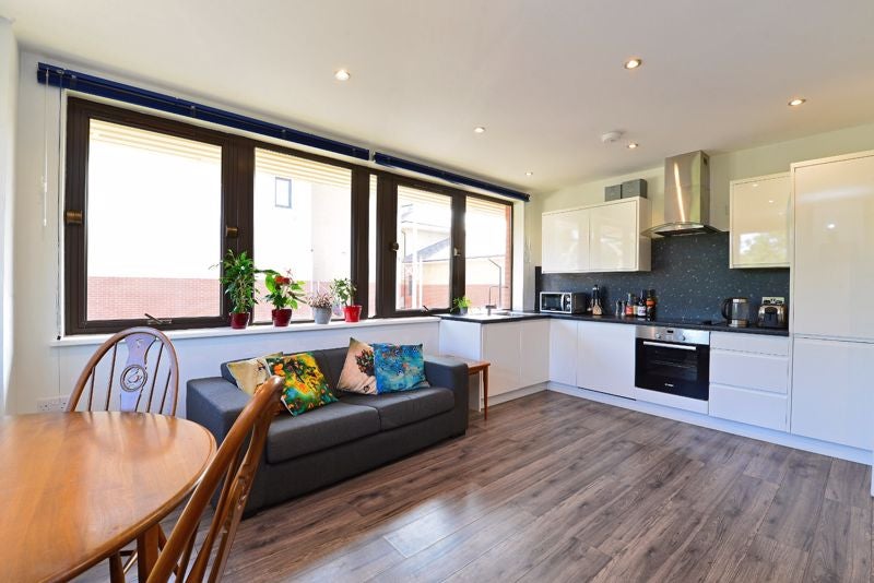 Flat Woolsack Way in Waverley