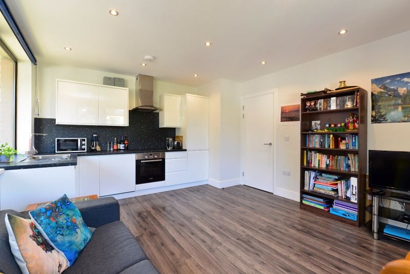 Flat Woolsack Way in Waverley
