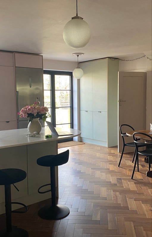 Room Bromley Avenue in Greater London