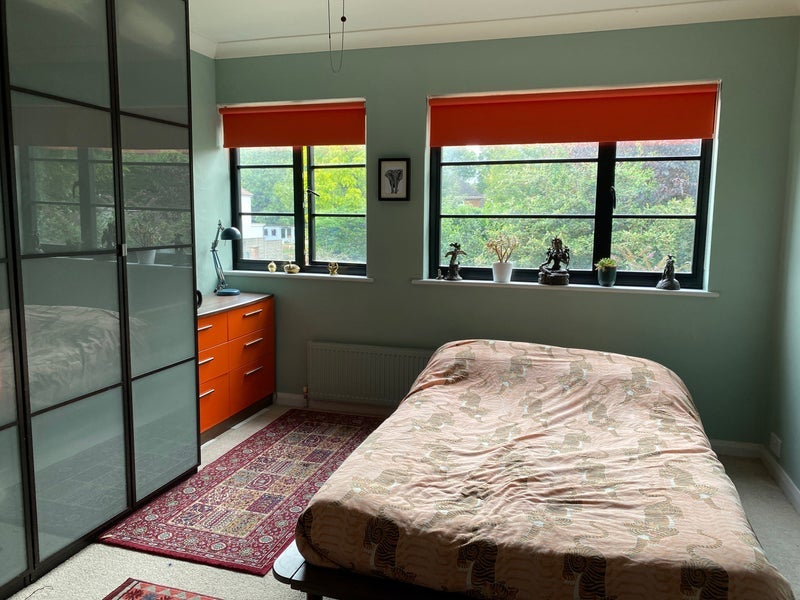 Room Bromley Avenue in Greater London