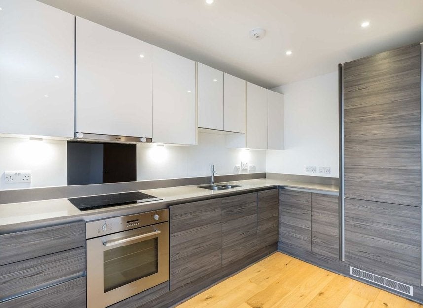 Flat Dunnage Crescent in Greater London