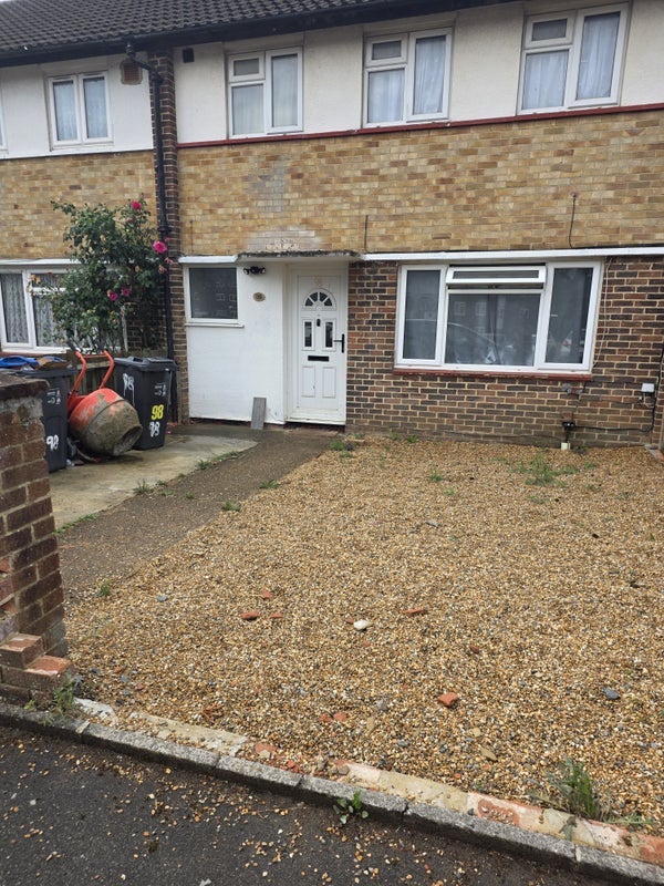 Room Chertsey Crescent in Greater London