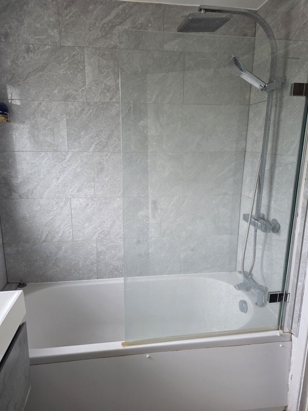 Room Chertsey Crescent in Greater London
