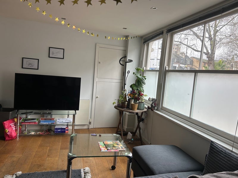 Room Hackney Road in Greater London
