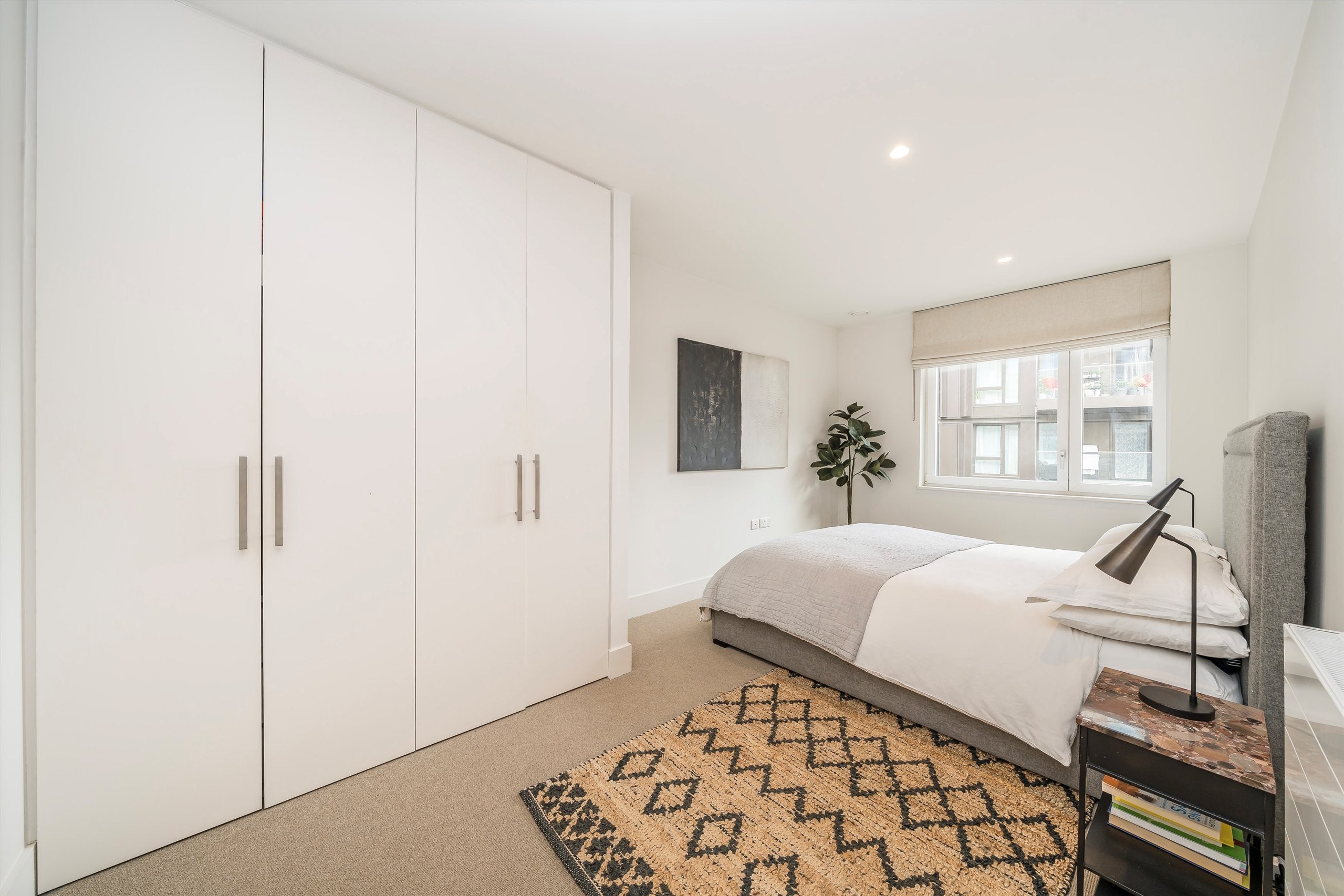 Flat Moulding Lane in Greater London