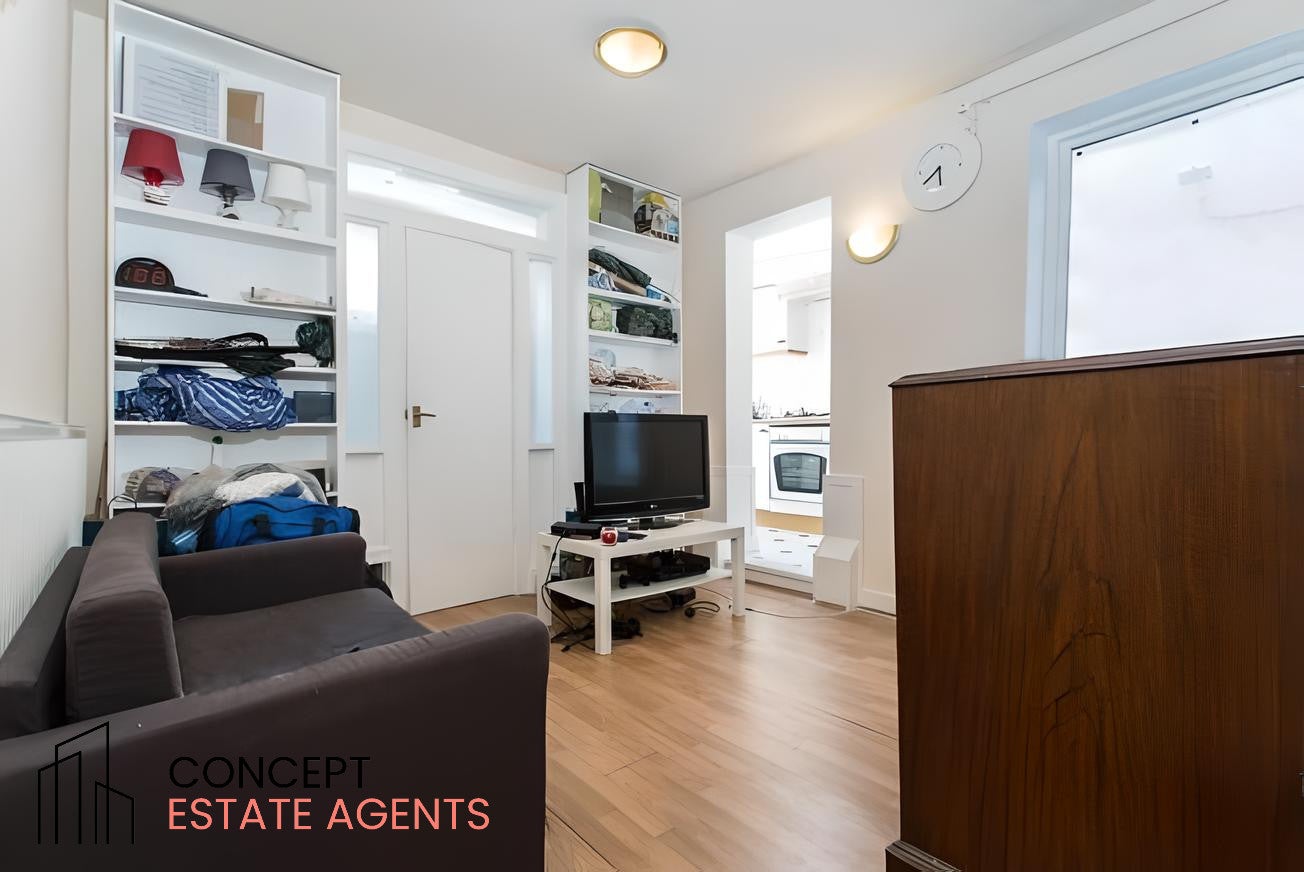 Flat Cathles Road in Greater London