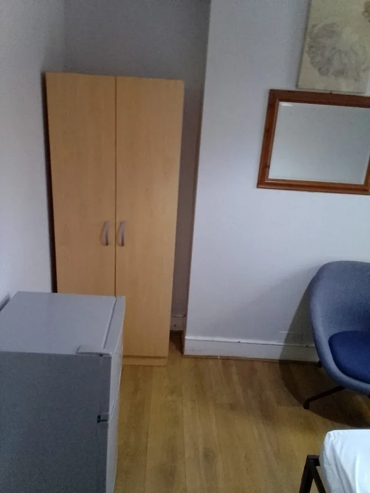 Room Lawrence Road in Greater London