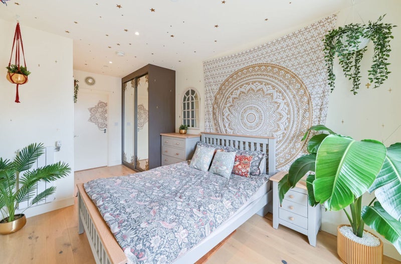 Room Thunderer Walk in Greater London