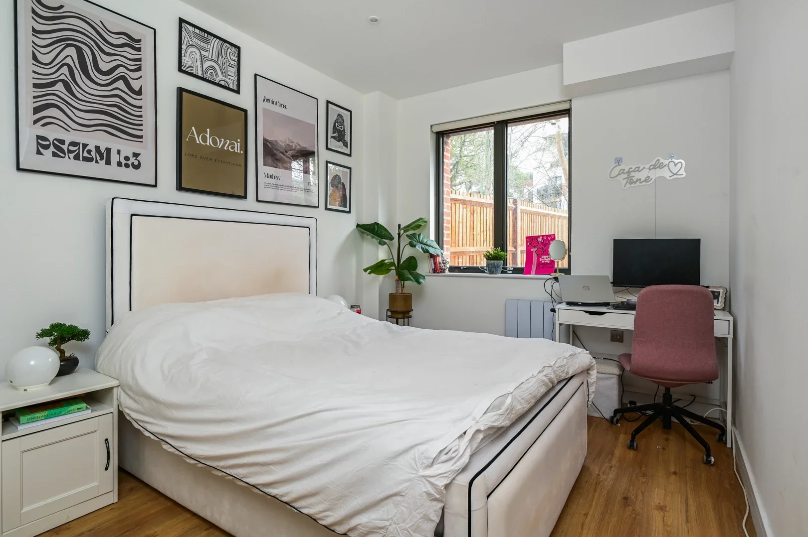 Flat Farnborough Road in Rushmoor