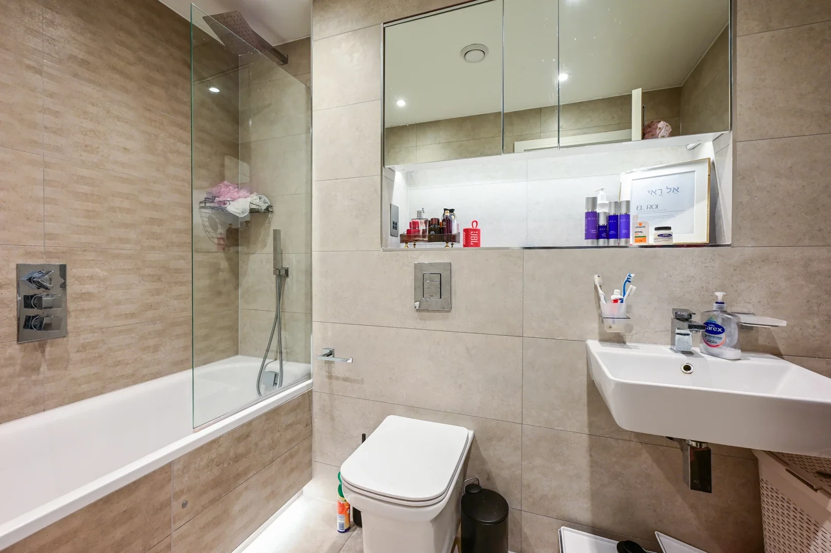 Flat Farnborough Road in Rushmoor