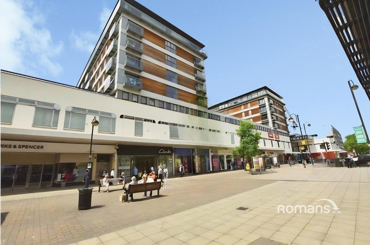 Flat High Street in Greater London