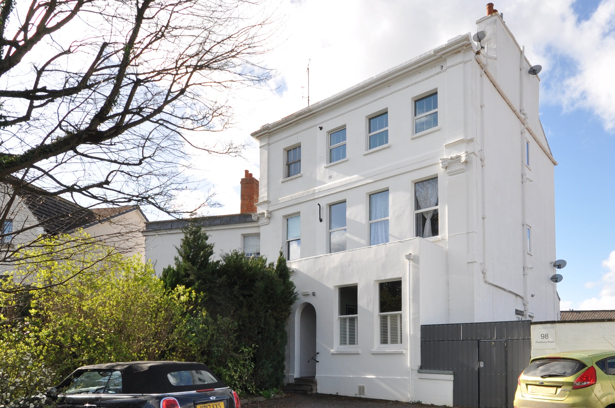 Flat Prestbury Road in Cheltenham