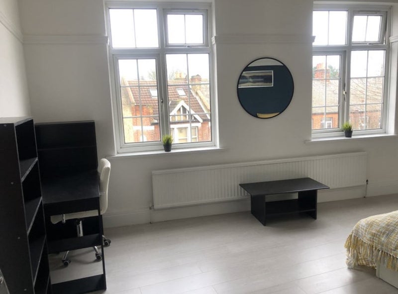 Flat Northfield Avenue in Greater London