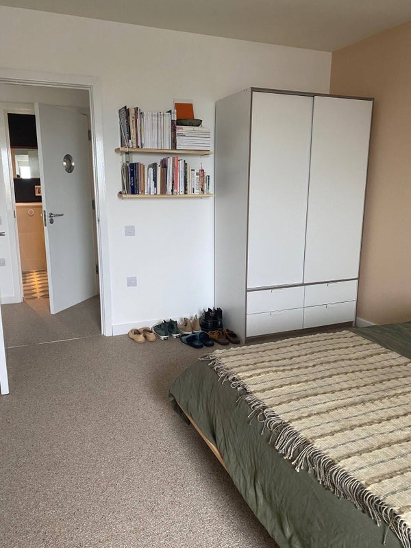 Room Wick Lane in Greater London