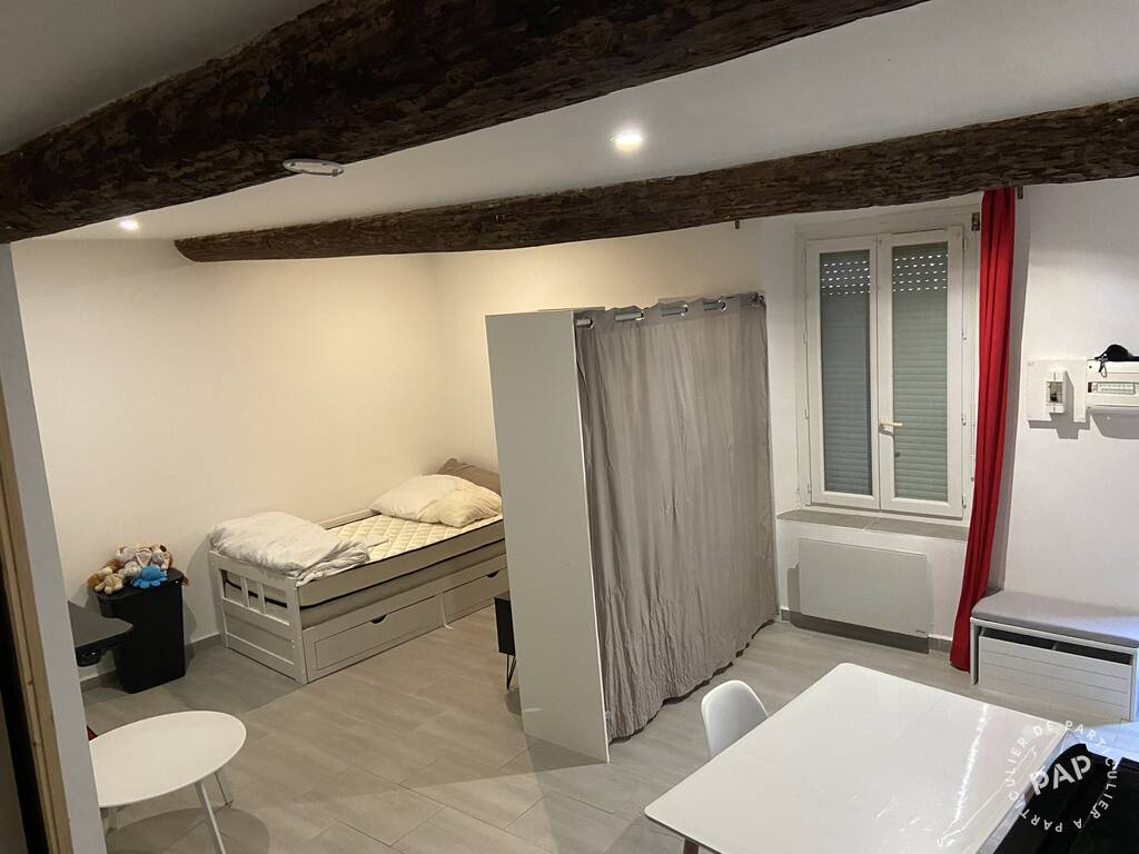 Appartement Rue des Bons Enfants à Nîmes