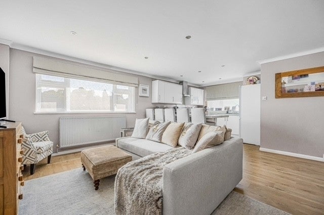 Flat Deanfield Road in South Oxfordshire