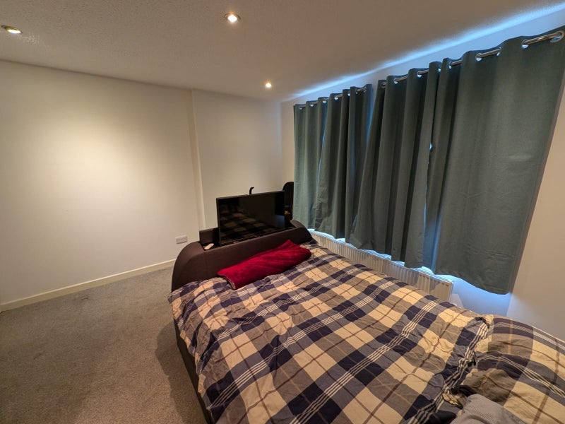 Room Fourth Avenue in Merthyr Tydfil