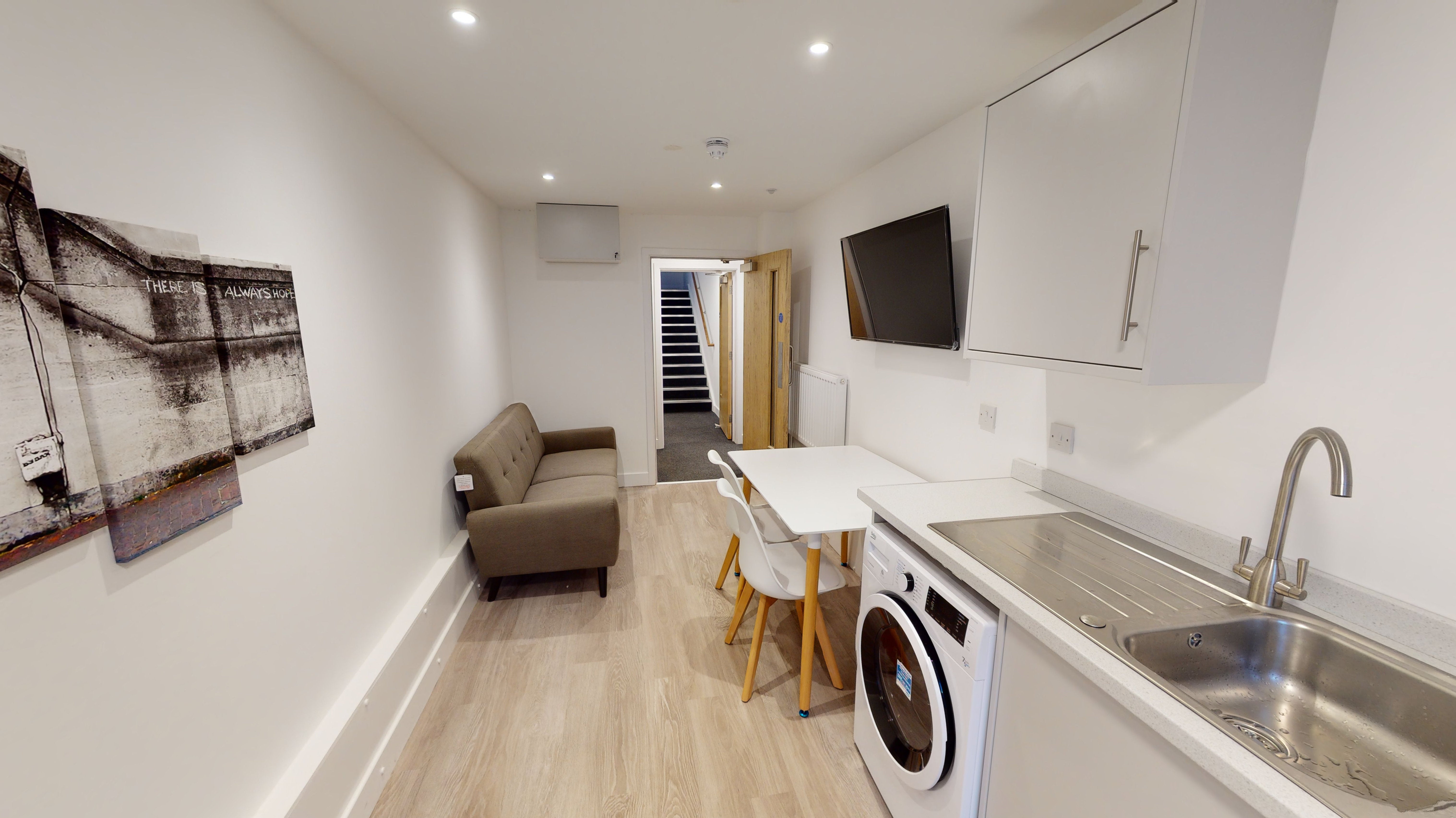 Room Dawlish Road in Birmingham